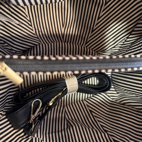 Betty Boop Embossed Diamonds Handbag NWT - Picture 10 of 11